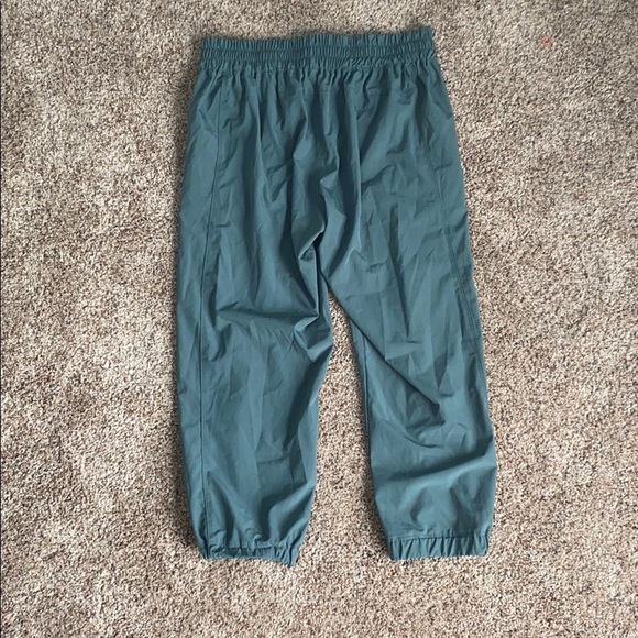 Apana green workout capris - Picture 2 of 2